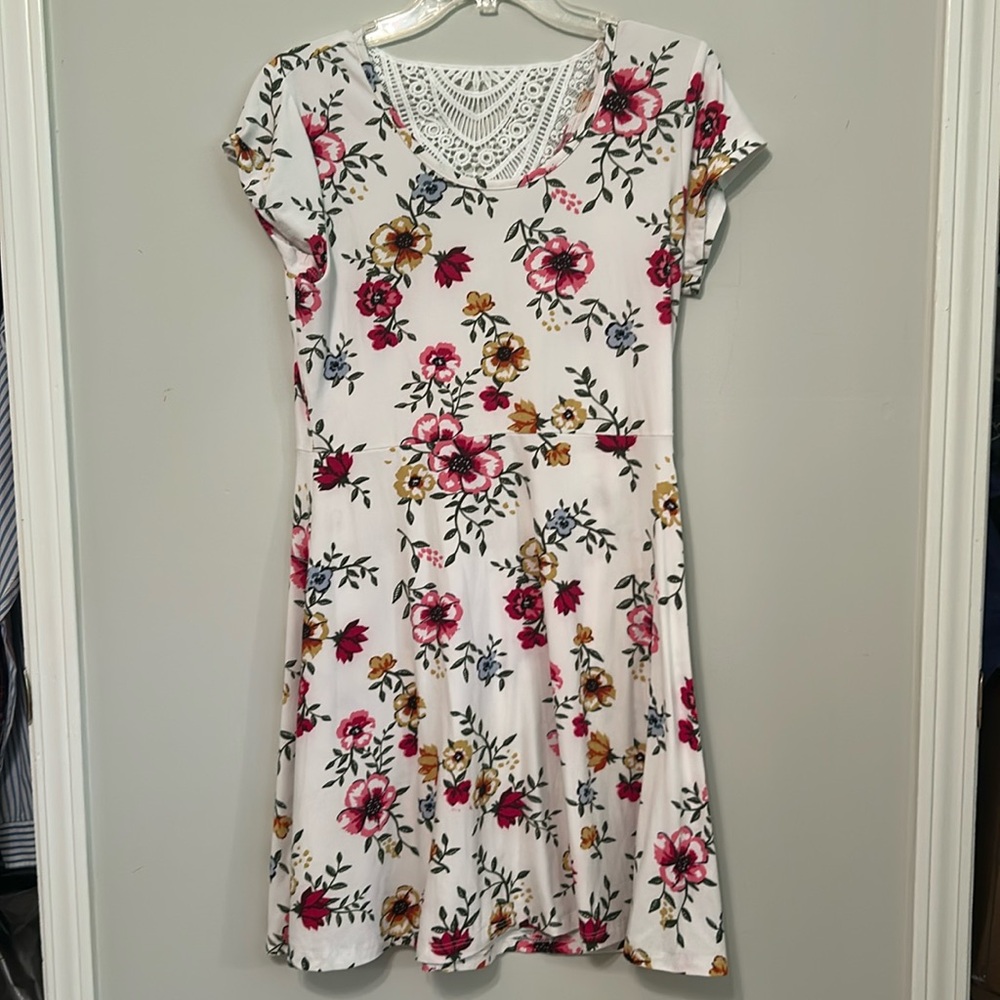 Bobbie Brooks Red and Pink Flutter Sleeve Sundress. Size Small.